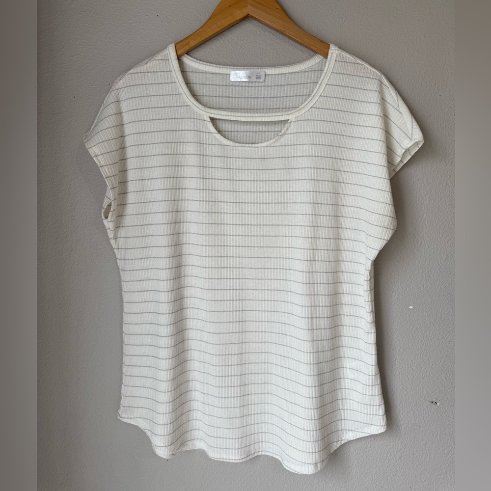 89th + MADISON Ribbed White And Silver Short Sleeve Top Womens Size Large
